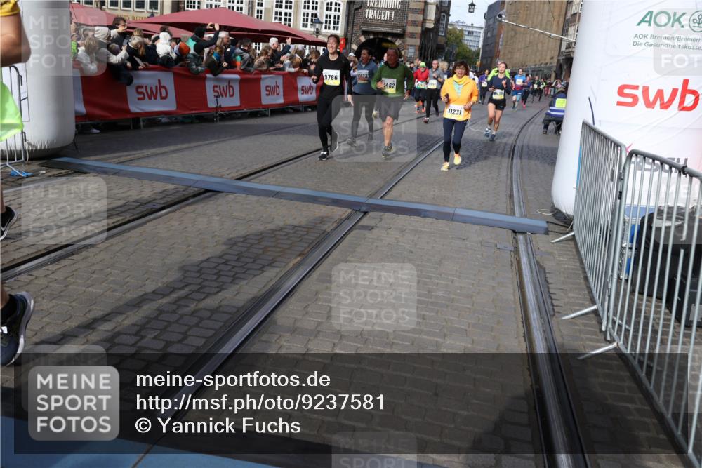 05.10.2025 - 20. swb-Marathon Bremen Yannick Fuchs http://msf.ph/oto/9237581 05.10.2025 11:06:14 Ziel 9355, 9438, 9786, 9931, 10081, 10095, 10100, 10101, 10192, 10462, 10587, 10597, 10623, 11134, 11231, 11468, 11525 meine-sportfotos.de