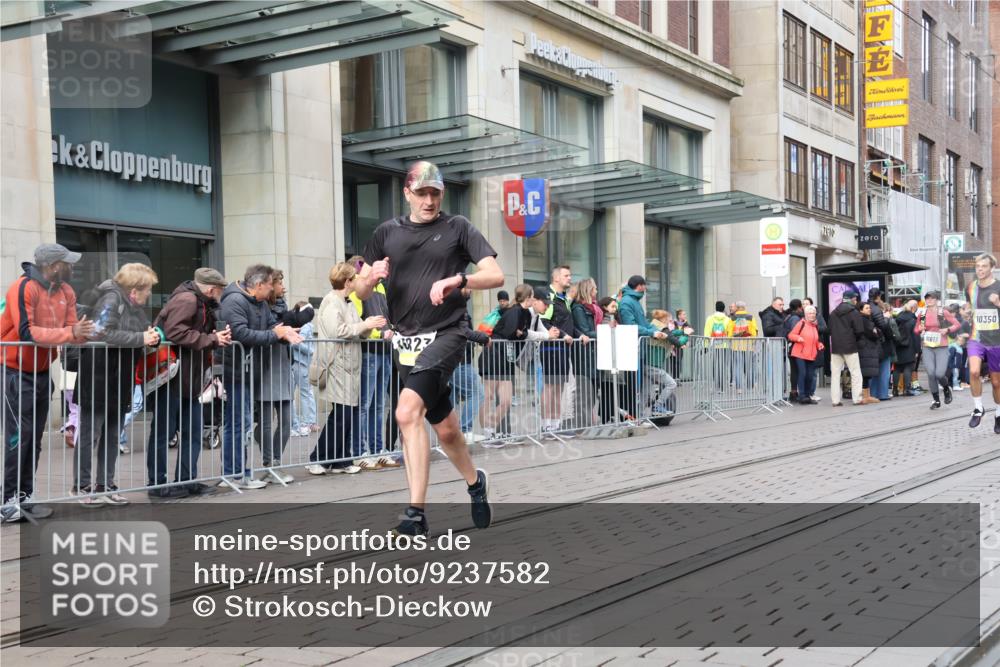 05.10.2025 - 20. swb-Marathon Bremen Strokosch-Dieckow http://msf.ph/oto/9237582 05.10.2025 10:45:33 Ziel 28, 9285, 9397, 9500, 9709, 9876, 9960, 10090, 10350, 10639, 10688, 10773, 10792, 10823, 11074, 11513, 11617, 28, 9285, 9397, 9500, 9709, 9876, 9960, 10090, 10350, 10639, 10688, 10773, 10792, 10823, 11074, 11513, 11617 meine-sportfotos.de