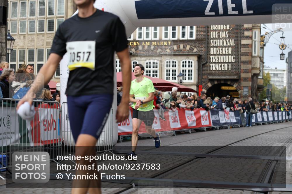 05.10.2025 - 20. swb-Marathon Bremen Yannick Fuchs http://msf.ph/oto/9237583 05.10.2025 10:39:00 Ziel 9341, 10352, 10517, 10967 meine-sportfotos.de