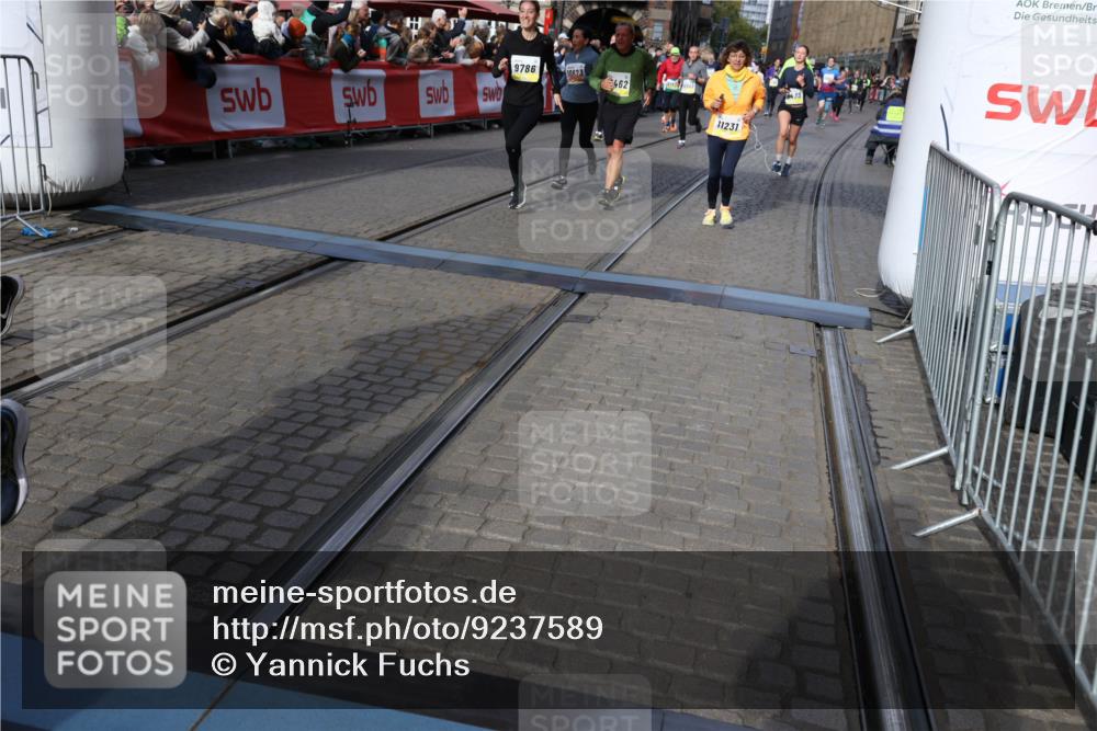05.10.2025 - 20. swb-Marathon Bremen Yannick Fuchs http://msf.ph/oto/9237589 05.10.2025 11:06:14 Ziel 9355, 9438, 9786, 9931, 10081, 10095, 10100, 10101, 10192, 10462, 10587, 10597, 10623, 11134, 11231, 11468, 11525 meine-sportfotos.de