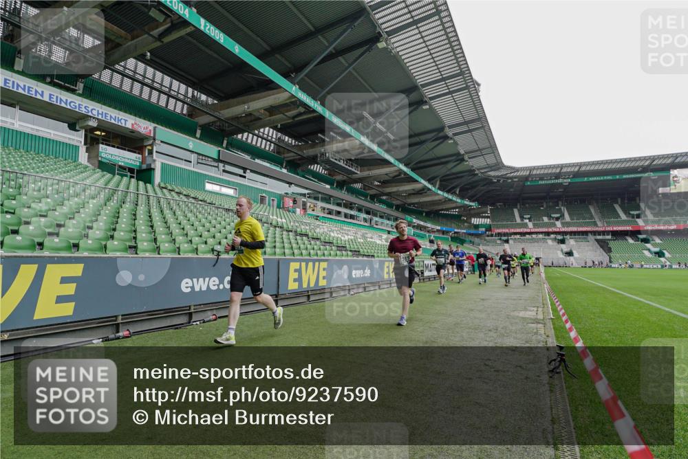 05.10.2025 - 20. swb-Marathon Bremen Michael Burmester http://msf.ph/oto/9237590 05.10.2025 13:00:58 Laufen im Stadion 52, 58, 72, 156, 283, 440, 488, 498, 575, 694, 1017, 1082, 1116, 1182, 1238, 1273, 1423, 1471, 1968, 1973, 1998, 2007, 2196, 2235, 2330, 2369, 2446, 2504, 2661, 2668, 2706, 2712, 2745, 2806, 2822, 2995, 3160, 3209, 3237, 3293, 3360, 3604, 3605, 3979, 4034, 4035, 4128, 4202, 4216, 4263, 4329, 4502, 4661, 4788, 5011, 5048, 5080, 5121, 5183, 5272, 5329, 5414, 5610, 5663, 5727, 5752, 5836, 5841, 5985, 6027, 6057, 6082, 6440, 6523, 6704, 47, 271, 491, 1606, 1806, 2518, 2915 meine-sportfotos.de