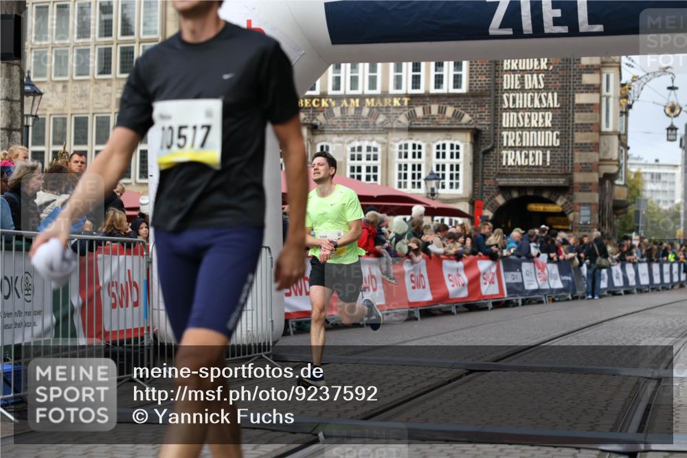 05.10.2025 - 20. swb-Marathon Bremen Yannick Fuchs http://msf.ph/oto/9237592 05.10.2025 10:39:00 Ziel 9341, 10352, 10517, 10967 meine-sportfotos.de