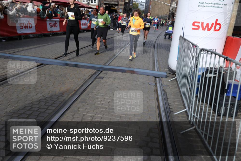 05.10.2025 - 20. swb-Marathon Bremen Yannick Fuchs http://msf.ph/oto/9237596 05.10.2025 11:06:15 Ziel 9355, 9438, 9786, 9931, 10081, 10095, 10100, 10101, 10192, 10462, 10587, 10597, 10623, 10848, 11134, 11231, 11525 meine-sportfotos.de