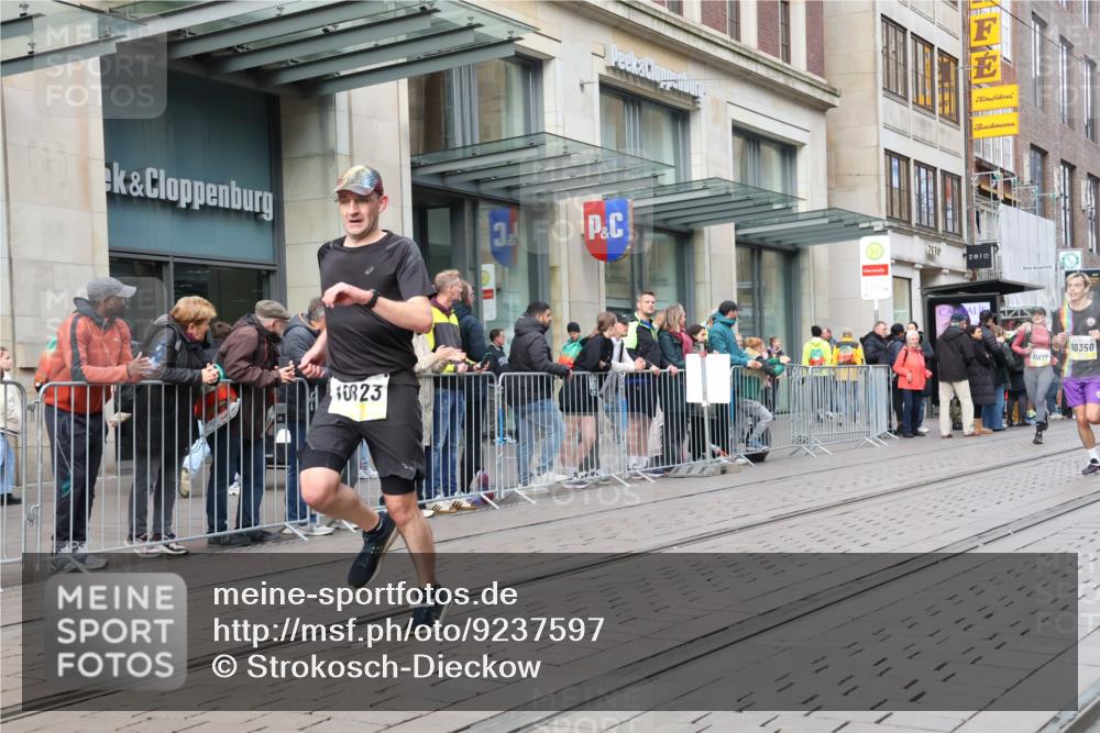 05.10.2025 - 20. swb-Marathon Bremen Strokosch-Dieckow http://msf.ph/oto/9237597 05.10.2025 10:45:33 Ziel 28, 9285, 9397, 9500, 9709, 9876, 9960, 10090, 10350, 10639, 10688, 10773, 10792, 10823, 11074, 11513, 11617, 28, 9285, 9397, 9500, 9709, 9876, 9960, 10090, 10350, 10639, 10688, 10773, 10792, 10823, 11074, 11513, 11617 meine-sportfotos.de