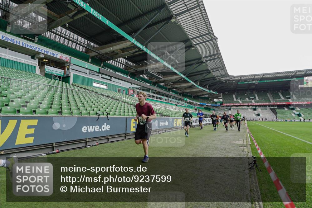 05.10.2025 - 20. swb-Marathon Bremen Michael Burmester http://msf.ph/oto/9237599 05.10.2025 13:00:59 Laufen im Stadion 52, 58, 72, 156, 283, 440, 488, 498, 575, 694, 1017, 1082, 1116, 1182, 1238, 1273, 1423, 1471, 1968, 1973, 1998, 2007, 2196, 2235, 2330, 2369, 2446, 2504, 2661, 2668, 2706, 2712, 2745, 2806, 2822, 2995, 3160, 3209, 3237, 3293, 3360, 3604, 3605, 3979, 4034, 4035, 4128, 4202, 4216, 4263, 4329, 4502, 4661, 4788, 5011, 5048, 5080, 5121, 5183, 5272, 5329, 5414, 5610, 5663, 5727, 5752, 5836, 5841, 5985, 6027, 6057, 6082, 6440, 6523, 6704, 47, 271, 283, 491, 1606, 1806, 2518, 2915 meine-sportfotos.de