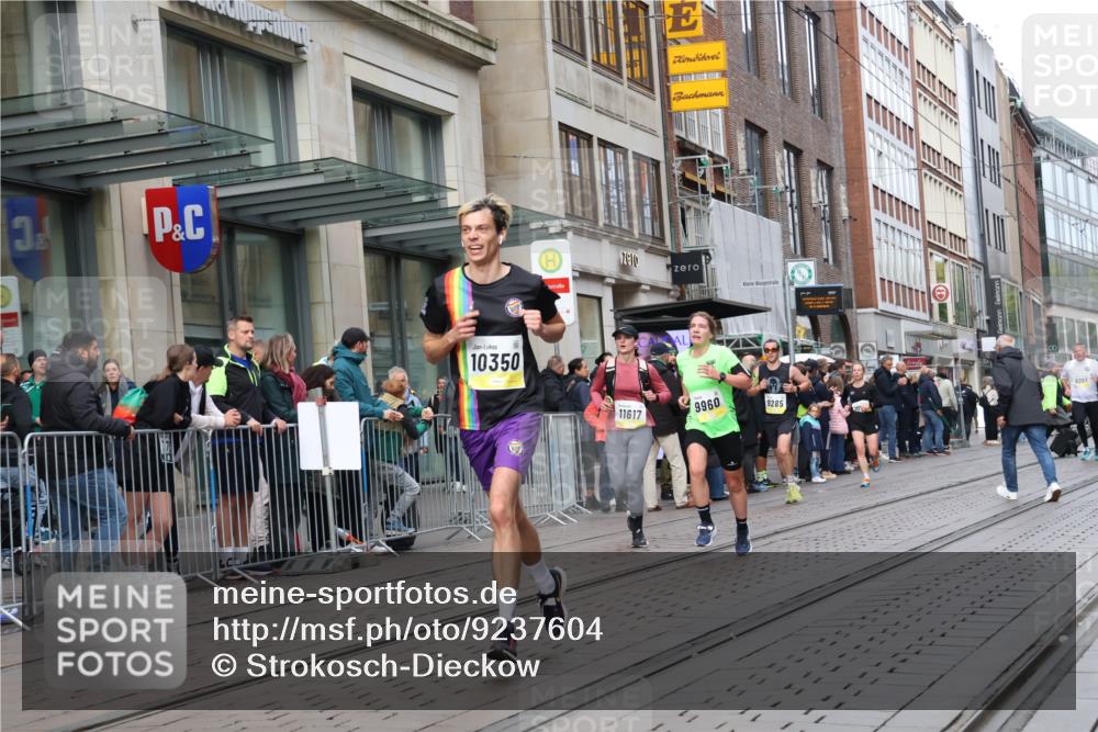 05.10.2025 - 20. swb-Marathon Bremen Strokosch-Dieckow http://msf.ph/oto/9237604 05.10.2025 10:45:35 Ziel 28, 9285, 9397, 9500, 9876, 9960, 10090, 10350, 10688, 10773, 10792, 10823, 10858, 11074, 11513, 11617, 28, 9285, 9397, 9500, 9876, 9960, 10090, 10350, 10688, 10773, 10792, 10823, 10858, 11074, 11513, 11617 meine-sportfotos.de