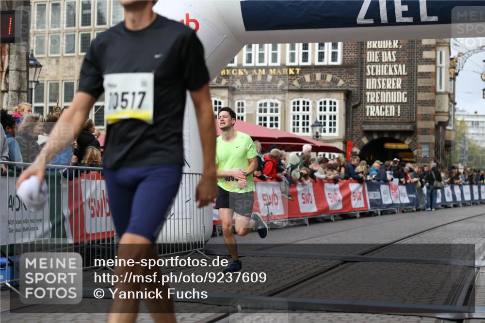 05.10.2025 - 20. swb-Marathon Bremen Yannick Fuchs http://msf.ph/oto/9237609 05.10.2025 10:39:00 Ziel 9341, 10352, 10517, 10967 meine-sportfotos.de