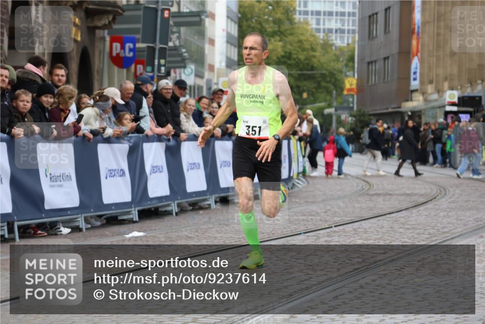 05.10.2025 - 20. swb-Marathon Bremen Strokosch-Dieckow http://msf.ph/oto/9237614 05.10.2025 12:40:35 Ziel 351 meine-sportfotos.de