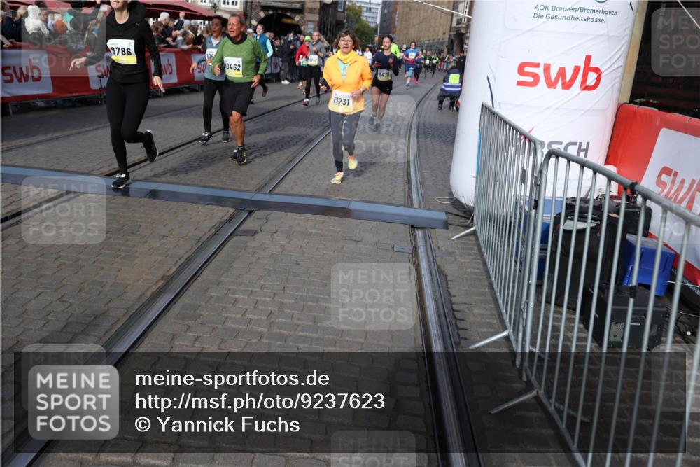 05.10.2025 - 20. swb-Marathon Bremen Yannick Fuchs http://msf.ph/oto/9237623 05.10.2025 11:06:15 Ziel 9355, 9438, 9786, 9931, 10081, 10095, 10100, 10101, 10192, 10462, 10587, 10597, 10623, 10848, 11134, 11231, 11525 meine-sportfotos.de