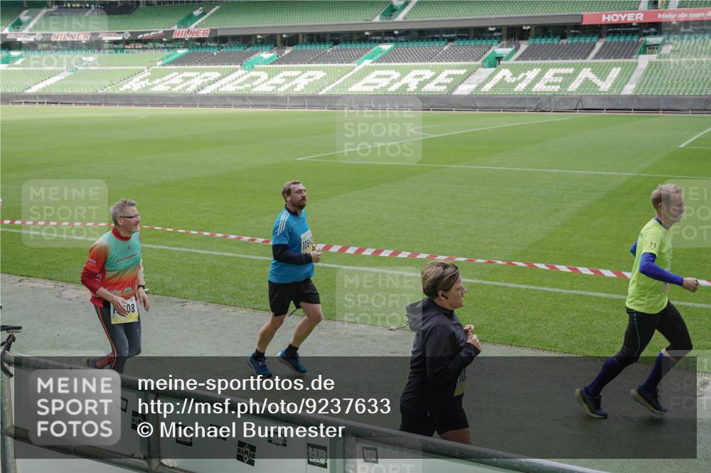 05.10.2025 - 20. swb-Marathon Bremen Michael Burmester http://msf.ph/oto/9237633 05.10.2025 10:33:13 Laufen im Stadion 7077, 7165, 9187, 9195, 9197, 9221, 9258, 9260, 9282, 9295, 9318, 9359, 9367, 9392, 9402, 9407, 9424, 9461, 9464, 9475, 9492, 9494, 9539, 9541, 9548, 9569, 9570, 9574, 9577, 9650, 9654, 9703, 9717, 9754, 9835, 9855, 9856, 9900, 9918, 9933, 9935, 9939, 9950, 10007, 10008, 10032, 10034, 10042, 10046, 10097, 10174, 10232, 10233, 10234, 10253, 10256, 10308, 10309, 10323, 10326, 10349, 10387, 10394, 10402, 10436, 10475, 10484, 10487, 10533, 10915, 10992 meine-sportfotos.de