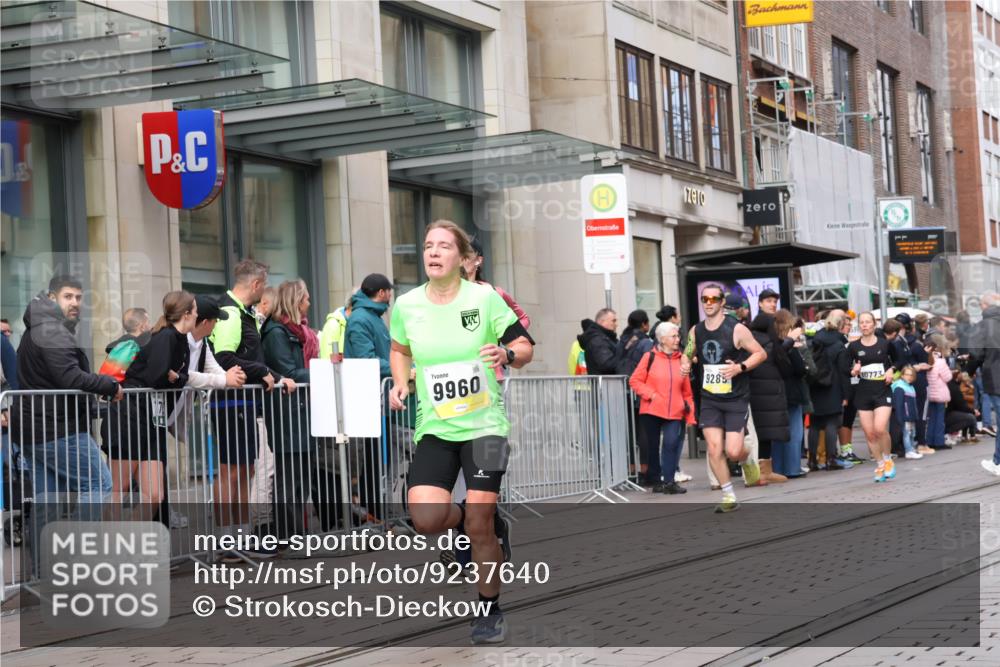 05.10.2025 - 20. swb-Marathon Bremen Strokosch-Dieckow http://msf.ph/oto/9237640 05.10.2025 10:45:36 Ziel 28, 9285, 9397, 9500, 9876, 9960, 10090, 10350, 10688, 10773, 10823, 10858, 11074, 11513, 11617, 28, 9285, 9397, 9500, 9876, 9960, 10090, 10350, 10688, 10773, 10823, 10858, 11074, 11513, 11617 meine-sportfotos.de