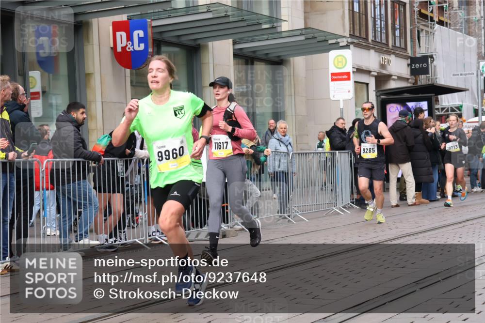 05.10.2025 - 20. swb-Marathon Bremen Strokosch-Dieckow http://msf.ph/oto/9237648 05.10.2025 10:45:36 Ziel 28, 9285, 9397, 9500, 9876, 9960, 10090, 10350, 10688, 10773, 10823, 10858, 11074, 11513, 11617, 28, 9285, 9397, 9500, 9876, 9960, 10090, 10350, 10688, 10773, 10823, 10858, 11074, 11513, 11617 meine-sportfotos.de