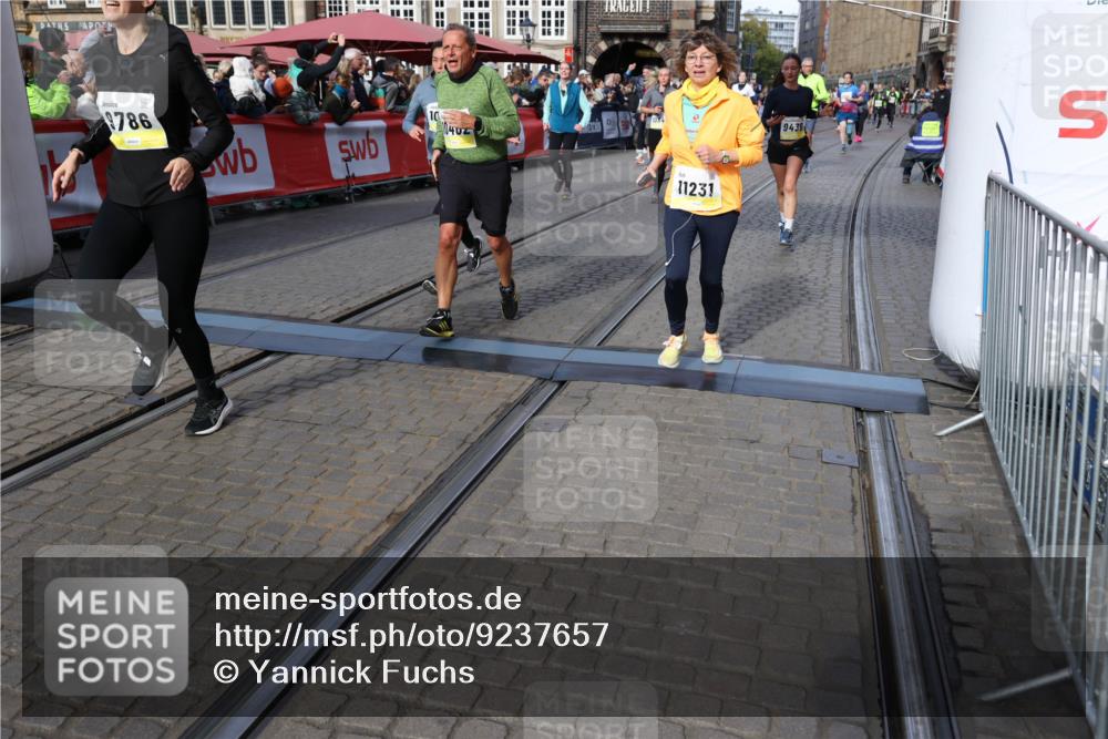 05.10.2025 - 20. swb-Marathon Bremen Yannick Fuchs http://msf.ph/oto/9237657 05.10.2025 11:06:15 Ziel 9355, 9438, 9786, 9931, 10081, 10095, 10100, 10101, 10192, 10462, 10587, 10597, 10623, 10848, 11134, 11231, 11525 meine-sportfotos.de