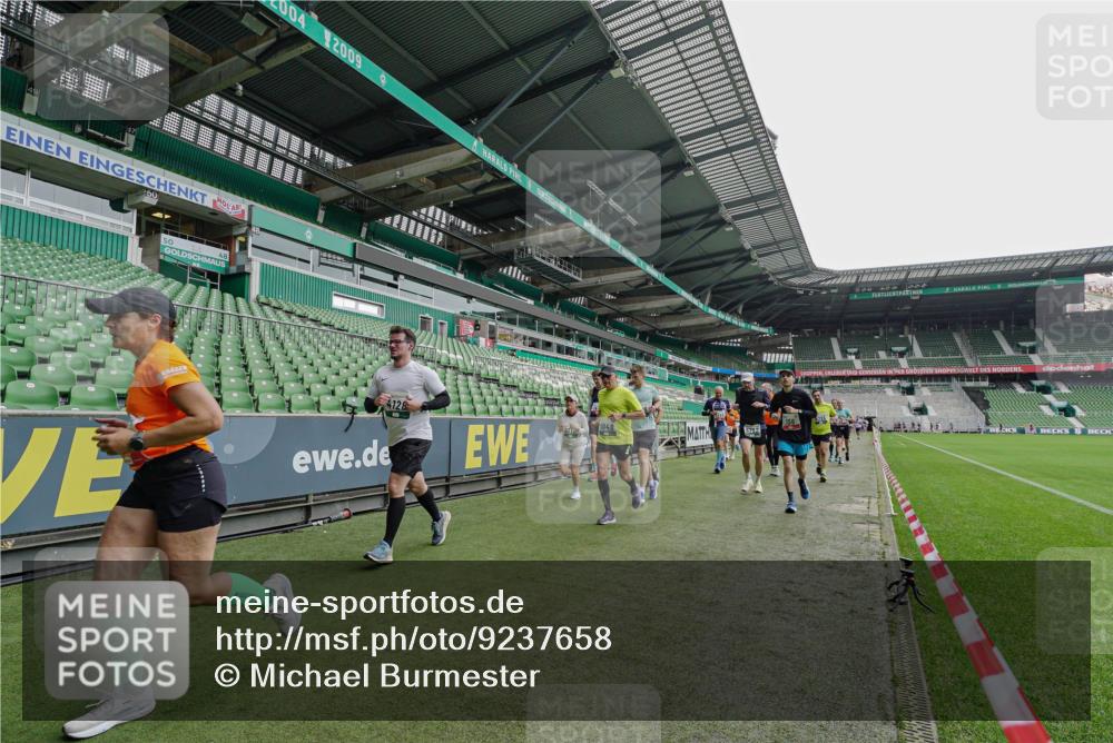 05.10.2025 - 20. swb-Marathon Bremen Michael Burmester http://msf.ph/oto/9237658 05.10.2025 13:01:06 Laufen im Stadion 52, 58, 72, 156, 335, 440, 488, 498, 575, 1017, 1082, 1116, 1182, 1238, 1273, 1423, 1471, 1968, 1973, 1998, 2007, 2196, 2235, 2330, 2369, 2433, 2446, 2504, 2661, 2668, 2706, 2712, 2806, 2822, 2995, 3209, 3293, 3360, 3604, 3605, 3877, 3979, 4034, 4035, 4128, 4216, 4263, 4329, 4502, 4788, 5011, 5048, 5080, 5121, 5150, 5183, 5272, 5329, 5414, 5610, 5663, 5727, 5752, 5836, 5841, 5985, 6027, 6057, 6082, 6440, 6523, 6704, 47, 271, 283, 491, 498, 694, 1606, 1806, 2518, 2745, 2915 meine-sportfotos.de