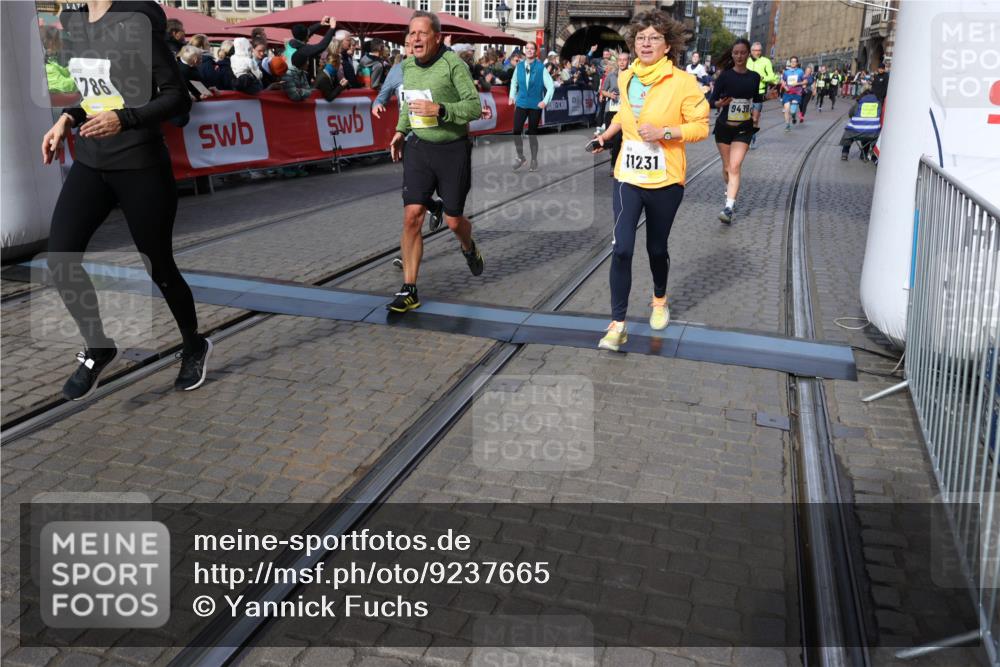 05.10.2025 - 20. swb-Marathon Bremen Yannick Fuchs http://msf.ph/oto/9237665 05.10.2025 11:06:15 Ziel 9355, 9438, 9786, 9931, 10081, 10095, 10100, 10101, 10192, 10462, 10587, 10597, 10623, 10848, 11134, 11231, 11525 meine-sportfotos.de
