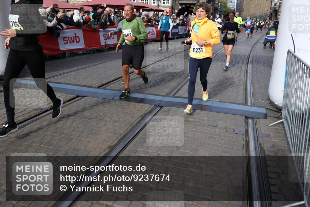 05.10.2025 - 20. swb-Marathon Bremen Yannick Fuchs http://msf.ph/oto/9237674 05.10.2025 11:06:15 Ziel 9355, 9438, 9786, 9931, 10081, 10095, 10100, 10101, 10192, 10462, 10587, 10597, 10623, 10848, 11134, 11231, 11525 meine-sportfotos.de