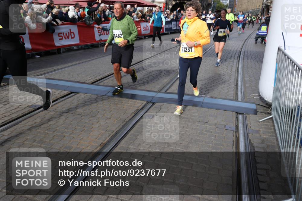 05.10.2025 - 20. swb-Marathon Bremen Yannick Fuchs http://msf.ph/oto/9237677 05.10.2025 11:06:15 Ziel 9355, 9438, 9786, 9931, 10081, 10095, 10100, 10101, 10192, 10462, 10587, 10597, 10623, 10848, 11134, 11231, 11525 meine-sportfotos.de
