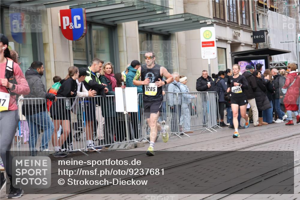 05.10.2025 - 20. swb-Marathon Bremen Strokosch-Dieckow http://msf.ph/oto/9237681 05.10.2025 10:45:38 Ziel 9285, 9397, 9500, 9876, 9960, 10090, 10350, 10688, 10773, 10823, 10858, 11074, 11446, 11513, 11617, 9285, 9397, 9500, 9876, 9960, 10090, 10350, 10688, 10773, 10823, 10858, 11074, 11446, 11513, 11617 meine-sportfotos.de