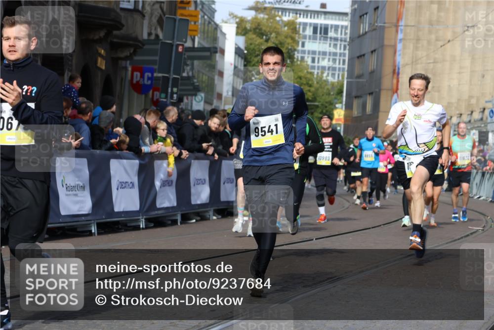 05.10.2025 - 20. swb-Marathon Bremen Strokosch-Dieckow http://msf.ph/oto/9237684 05.10.2025 10:56:03 Ziel 9541, 9811, 9950, 10006, 10009, 10015, 10394, 10641, 10664, 10675, 10758, 10959, 10989, 11095, 11148, 11620, 11626, 11693 meine-sportfotos.de