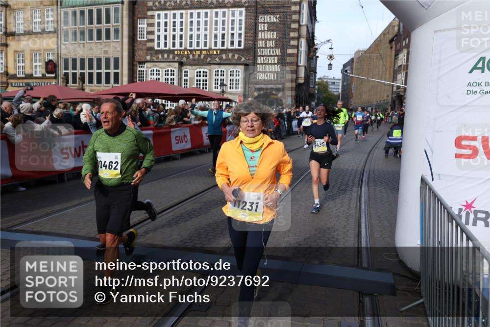 05.10.2025 - 20. swb-Marathon Bremen Yannick Fuchs http://msf.ph/oto/9237692 05.10.2025 11:06:16 Ziel 9355, 9438, 9786, 10081, 10095, 10100, 10101, 10192, 10249, 10462, 10587, 10597, 10623, 10848, 11134, 11231, 11296, 11525 meine-sportfotos.de