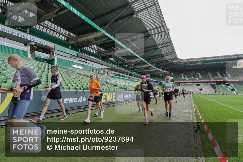 05.10.2025 - 20. swb-Marathon Bremen Michael Burmester http://msf.ph/oto/9237694 05.10.2025 13:01:10 Laufen im Stadion 52, 58, 72, 156, 335, 440, 488, 1017, 1082, 1182, 1238, 1273, 1423, 1893, 1968, 1973, 1998, 2196, 2235, 2330, 2369, 2433, 2446, 2661, 2668, 2706, 2712, 2806, 2822, 2995, 3209, 3360, 3387, 3604, 3663, 3877, 3979, 4128, 4216, 4263, 4329, 4502, 4618, 4788, 5011, 5048, 5080, 5121, 5150, 5183, 5272, 5329, 5414, 5610, 5663, 5727, 5752, 5836, 5841, 5985, 6027, 6057, 6082, 6440, 6523, 47, 271, 283, 491, 498, 575, 694, 1116, 1606, 1806, 2518, 2745, 2915 meine-sportfotos.de