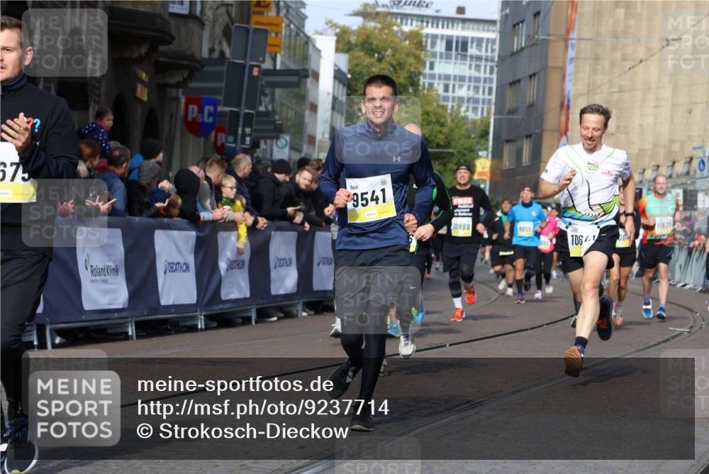 05.10.2025 - 20. swb-Marathon Bremen Strokosch-Dieckow http://msf.ph/oto/9237714 05.10.2025 10:56:04 Ziel 9541, 9811, 9950, 9968, 10006, 10009, 10015, 10394, 10641, 10664, 10675, 10959, 10989, 11095, 11148, 11366, 11620, 11626, 11693 meine-sportfotos.de