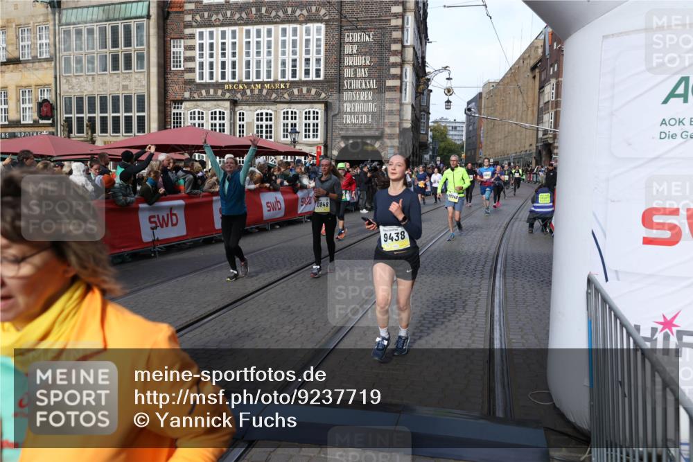 05.10.2025 - 20. swb-Marathon Bremen Yannick Fuchs http://msf.ph/oto/9237719 05.10.2025 11:06:16 Ziel 9355, 9438, 9786, 10081, 10095, 10100, 10101, 10192, 10249, 10462, 10587, 10597, 10623, 10848, 11134, 11231, 11296, 11525 meine-sportfotos.de