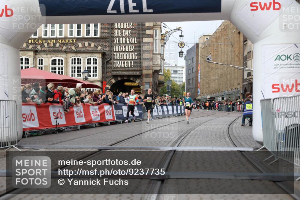 05.10.2025 - 20. swb-Marathon Bremen Yannick Fuchs http://msf.ph/oto/9237735 05.10.2025 10:39:09 Ziel 9403, 10847, 11594 meine-sportfotos.de