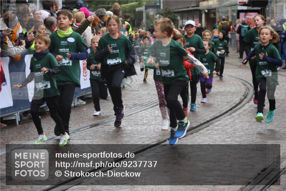 05.10.2025 - 20. swb-Marathon Bremen Strokosch-Dieckow http://msf.ph/oto/9237737 05.10.2025 15:20:54 Ziel  meine-sportfotos.de