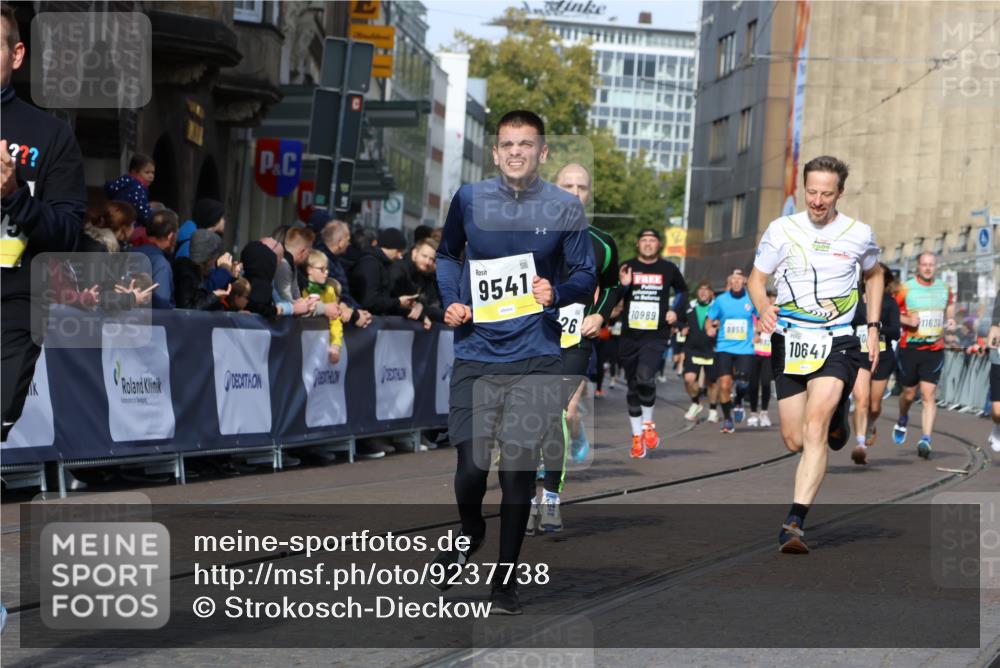 05.10.2025 - 20. swb-Marathon Bremen Strokosch-Dieckow http://msf.ph/oto/9237738 05.10.2025 10:56:04 Ziel 9541, 9811, 9950, 9968, 10006, 10009, 10015, 10394, 10641, 10664, 10675, 10959, 10989, 11095, 11148, 11366, 11620, 11626, 11693 meine-sportfotos.de