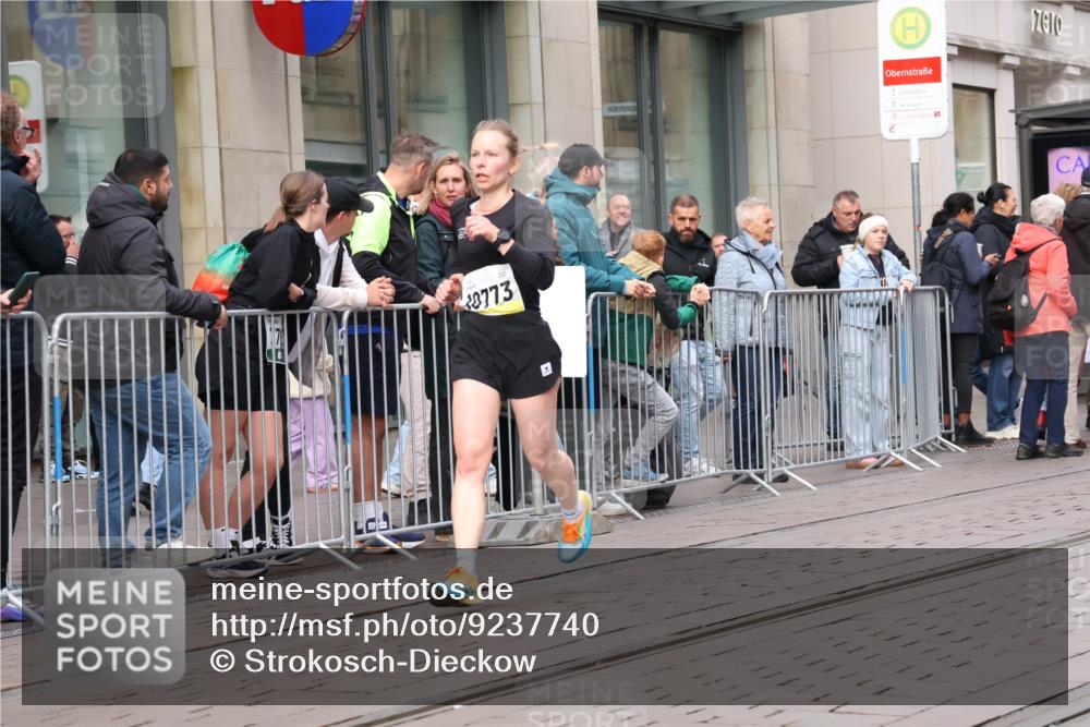 05.10.2025 - 20. swb-Marathon Bremen Strokosch-Dieckow http://msf.ph/oto/9237740 05.10.2025 10:45:39 Ziel 9285, 9397, 9500, 9876, 9960, 10090, 10350, 10688, 10773, 10823, 10858, 11074, 11446, 11513, 11617, 9285, 9397, 9500, 9876, 9960, 10090, 10350, 10688, 10773, 10823, 10858, 11074, 11446, 11513, 11617 meine-sportfotos.de