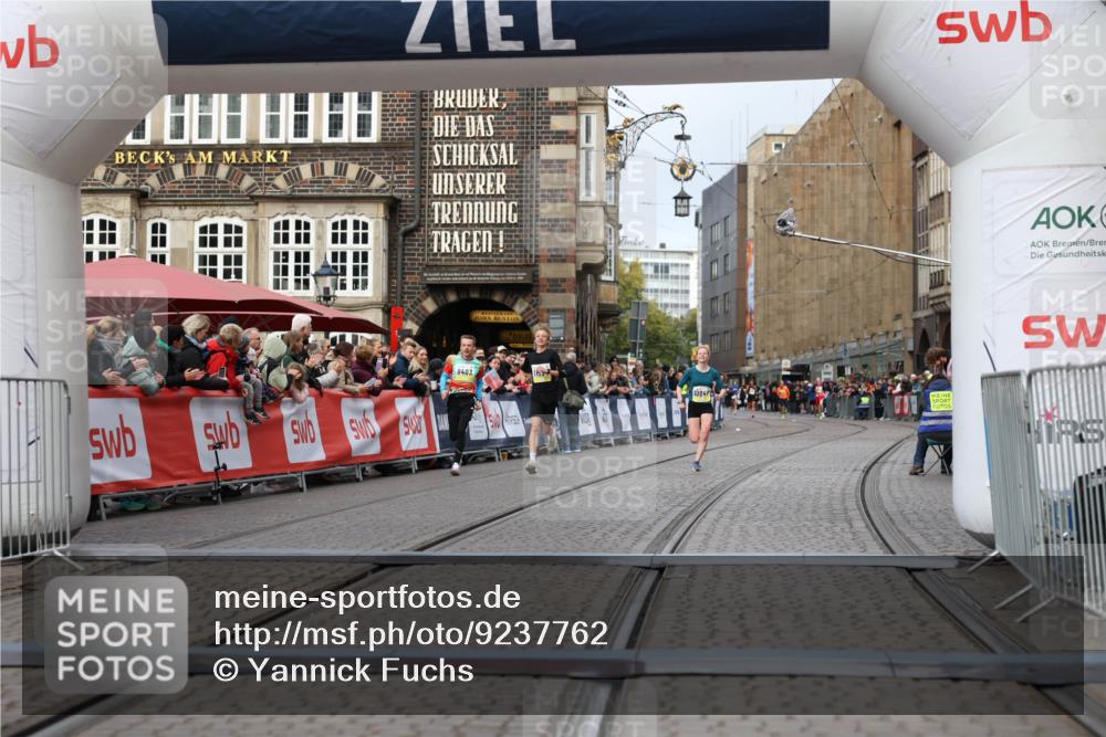 05.10.2025 - 20. swb-Marathon Bremen Yannick Fuchs http://msf.ph/oto/9237762 05.10.2025 10:39:09 Ziel 9403, 10847, 11594 meine-sportfotos.de