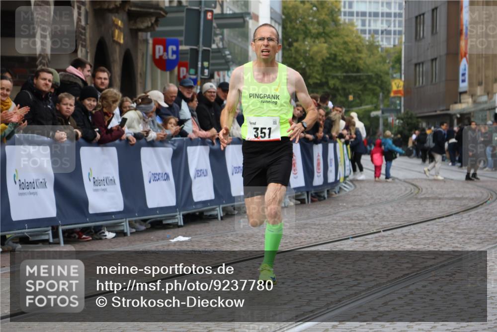 05.10.2025 - 20. swb-Marathon Bremen Strokosch-Dieckow http://msf.ph/oto/9237780 05.10.2025 12:40:36 Ziel 351 meine-sportfotos.de