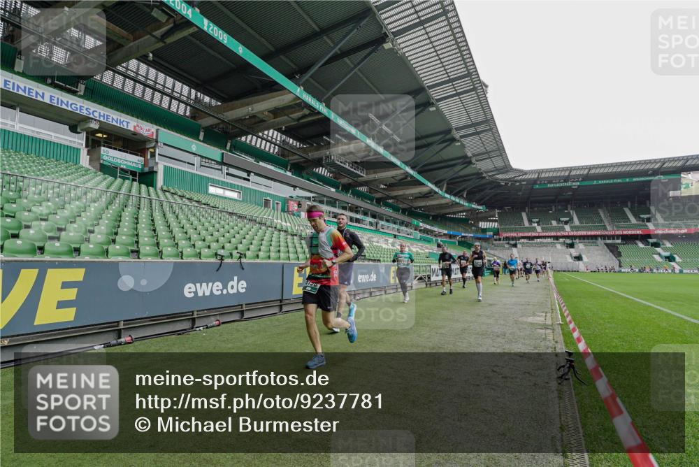 05.10.2025 - 20. swb-Marathon Bremen Michael Burmester http://msf.ph/oto/9237781 05.10.2025 13:01:18 Laufen im Stadion 58, 72, 152, 156, 335, 440, 488, 546, 672, 979, 1082, 1238, 1273, 1423, 1732, 1893, 1968, 1973, 1996, 1998, 2096, 2102, 2196, 2235, 2330, 2369, 2433, 2446, 2565, 2661, 2668, 2706, 2712, 2806, 2822, 2918, 2991, 2995, 3209, 3360, 3387, 3604, 3662, 3663, 3877, 3979, 4086, 4128, 4216, 4263, 4329, 4618, 4788, 4947, 5011, 5048, 5080, 5121, 5150, 5183, 5309, 5329, 5414, 5557, 5727, 5752, 5836, 5841, 5985, 6082, 6440, 6523, 52, 283, 498, 575, 694, 1017, 1116, 2745 meine-sportfotos.de
