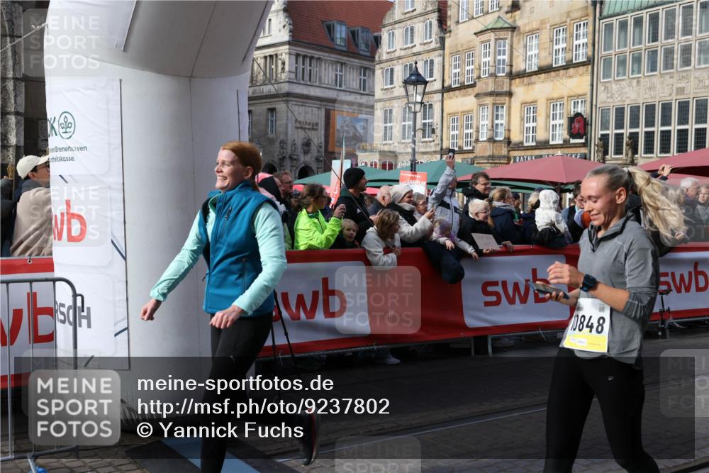 05.10.2025 - 20. swb-Marathon Bremen Yannick Fuchs http://msf.ph/oto/9237802 05.10.2025 11:06:18 Ziel 9387, 9438, 9786, 10100, 10101, 10192, 10249, 10462, 10623, 10848, 11231, 11296, 11433, 11525 meine-sportfotos.de