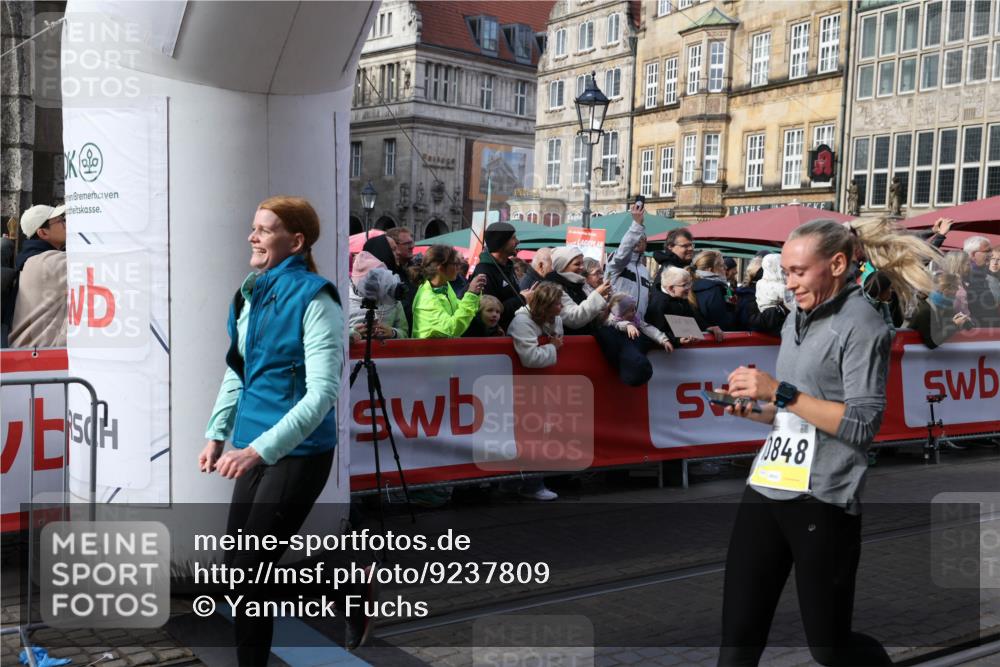 05.10.2025 - 20. swb-Marathon Bremen Yannick Fuchs http://msf.ph/oto/9237809 05.10.2025 11:06:18 Ziel 9387, 9438, 9786, 10100, 10101, 10192, 10249, 10462, 10623, 10848, 11231, 11296, 11433, 11525 meine-sportfotos.de