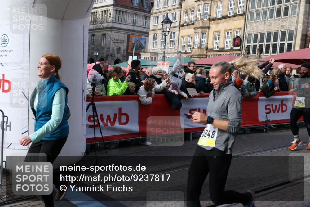05.10.2025 - 20. swb-Marathon Bremen Yannick Fuchs http://msf.ph/oto/9237817 05.10.2025 11:06:18 Ziel 9387, 9438, 9786, 10100, 10101, 10192, 10249, 10462, 10623, 10848, 11231, 11296, 11433, 11525 meine-sportfotos.de