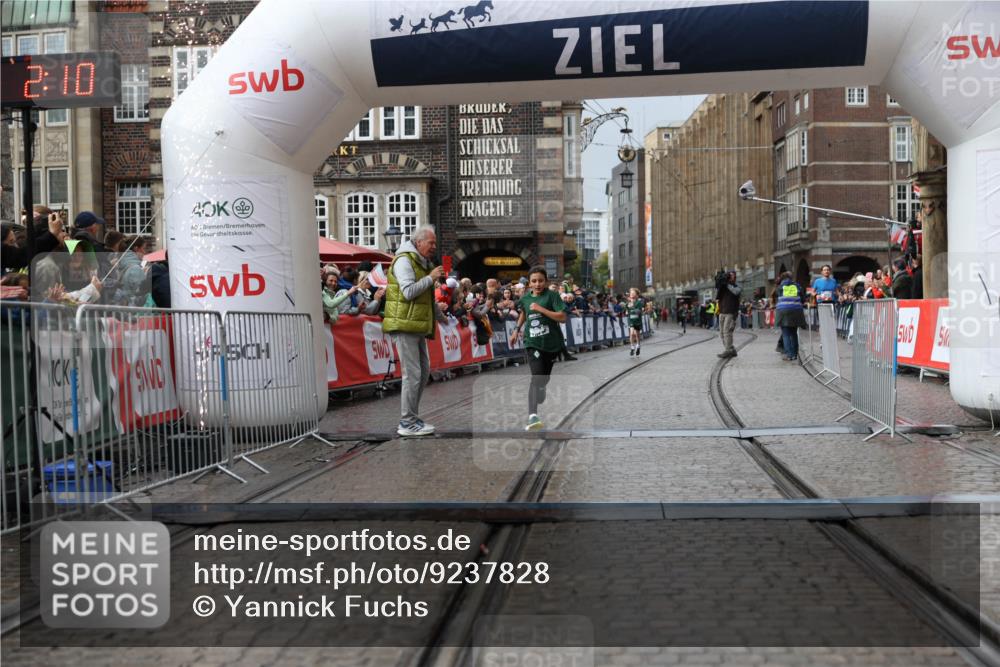 05.10.2025 - 20. swb-Marathon Bremen Yannick Fuchs http://msf.ph/oto/9237828 05.10.2025 15:18:06 Ziel  meine-sportfotos.de