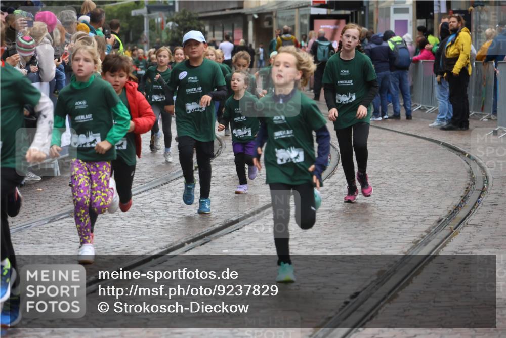 05.10.2025 - 20. swb-Marathon Bremen Strokosch-Dieckow http://msf.ph/oto/9237829 05.10.2025 15:20:56 Ziel  meine-sportfotos.de