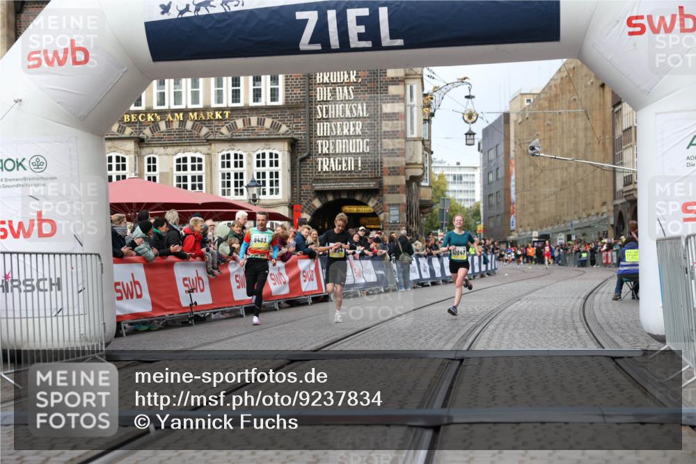 05.10.2025 - 20. swb-Marathon Bremen Yannick Fuchs http://msf.ph/oto/9237834 05.10.2025 10:39:10 Ziel 9403, 10847, 11594 meine-sportfotos.de
