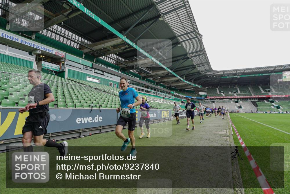 05.10.2025 - 20. swb-Marathon Bremen Michael Burmester http://msf.ph/oto/9237840 05.10.2025 13:01:24 Laufen im Stadion 58, 72, 152, 156, 335, 440, 488, 493, 546, 672, 979, 1082, 1238, 1273, 1361, 1423, 1732, 1759, 1893, 1933, 1968, 1973, 1996, 1998, 2096, 2102, 2196, 2235, 2330, 2369, 2433, 2446, 2565, 2661, 2668, 2706, 2712, 2806, 2918, 2991, 2995, 3208, 3209, 3360, 3387, 3604, 3662, 3663, 3673, 3877, 3979, 4086, 4128, 4216, 4263, 4329, 4618, 4788, 4882, 4947, 4980, 5011, 5048, 5080, 5121, 5150, 5183, 5309, 5329, 5414, 5557, 5580, 5727, 5731, 5752, 5985, 6082, 52, 498, 575, 1017, 1116 meine-sportfotos.de