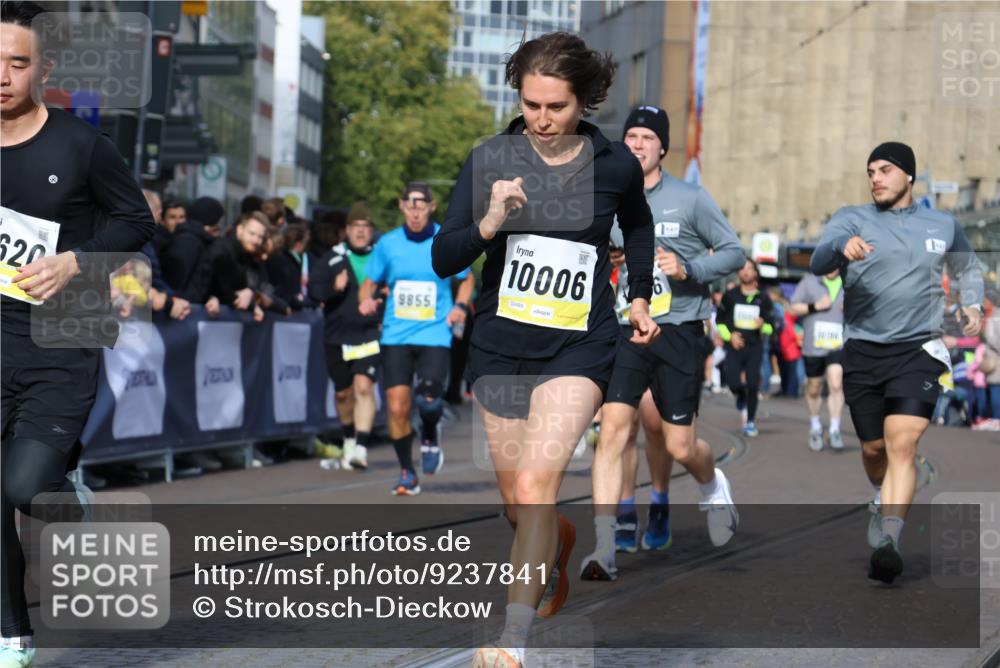 05.10.2025 - 20. swb-Marathon Bremen Strokosch-Dieckow http://msf.ph/oto/9237841 05.10.2025 10:56:09 Ziel 9258, 9811, 9855, 9968, 10006, 10009, 10664, 10989, 10992, 11095, 11364, 11366, 11620, 11630, 11693, 11741 meine-sportfotos.de