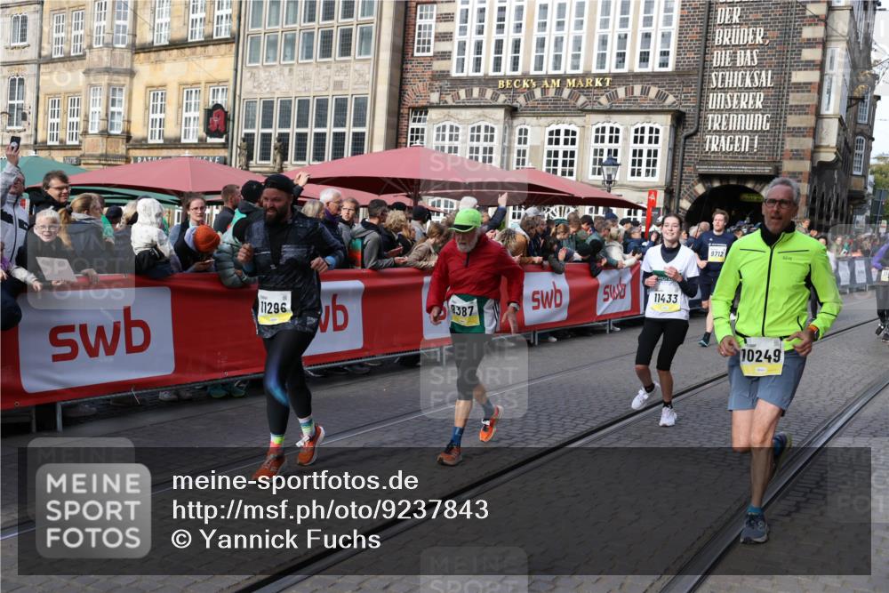 05.10.2025 - 20. swb-Marathon Bremen Yannick Fuchs http://msf.ph/oto/9237843 05.10.2025 11:06:18 Ziel 9387, 9438, 9786, 10100, 10101, 10192, 10249, 10462, 10623, 10848, 11231, 11296, 11433, 11525 meine-sportfotos.de