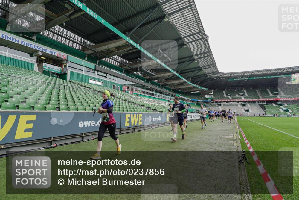 05.10.2025 - 20. swb-Marathon Bremen Michael Burmester http://msf.ph/oto/9237856 05.10.2025 13:01:25 Laufen im Stadion 58, 72, 152, 156, 335, 440, 488, 493, 546, 672, 979, 1082, 1238, 1273, 1361, 1423, 1732, 1759, 1893, 1933, 1968, 1973, 1996, 1998, 2096, 2102, 2196, 2235, 2330, 2369, 2433, 2446, 2565, 2661, 2668, 2706, 2712, 2806, 2918, 2991, 2995, 3208, 3209, 3360, 3387, 3604, 3662, 3663, 3673, 3877, 3979, 4086, 4128, 4216, 4263, 4329, 4364, 4618, 4788, 4882, 4947, 4980, 5011, 5048, 5080, 5121, 5150, 5183, 5309, 5329, 5414, 5557, 5580, 5727, 5731, 5752, 5985, 6082, 52, 498, 575, 1017, 1116 meine-sportfotos.de