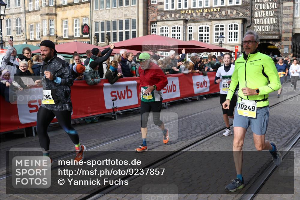 05.10.2025 - 20. swb-Marathon Bremen Yannick Fuchs http://msf.ph/oto/9237857 05.10.2025 11:06:19 Ziel 7979, 9387, 9438, 9712, 9786, 10100, 10101, 10192, 10249, 10462, 10623, 10848, 11065, 11092, 11231, 11296, 11433 meine-sportfotos.de