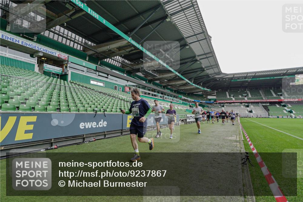 05.10.2025 - 20. swb-Marathon Bremen Michael Burmester http://msf.ph/oto/9237867 05.10.2025 13:01:26 Laufen im Stadion 58, 72, 152, 156, 335, 440, 488, 493, 546, 672, 979, 1082, 1238, 1273, 1361, 1423, 1732, 1759, 1893, 1933, 1973, 1996, 1998, 2096, 2102, 2196, 2235, 2330, 2369, 2433, 2446, 2555, 2565, 2661, 2668, 2706, 2712, 2796, 2806, 2918, 2991, 2995, 3208, 3209, 3360, 3387, 3604, 3662, 3663, 3673, 3877, 3979, 4086, 4128, 4216, 4263, 4329, 4364, 4618, 4882, 4947, 4980, 5011, 5048, 5080, 5121, 5150, 5183, 5309, 5329, 5414, 5557, 5580, 5727, 5731, 5752, 5985, 6082, 52, 498, 575, 1017, 1116 meine-sportfotos.de