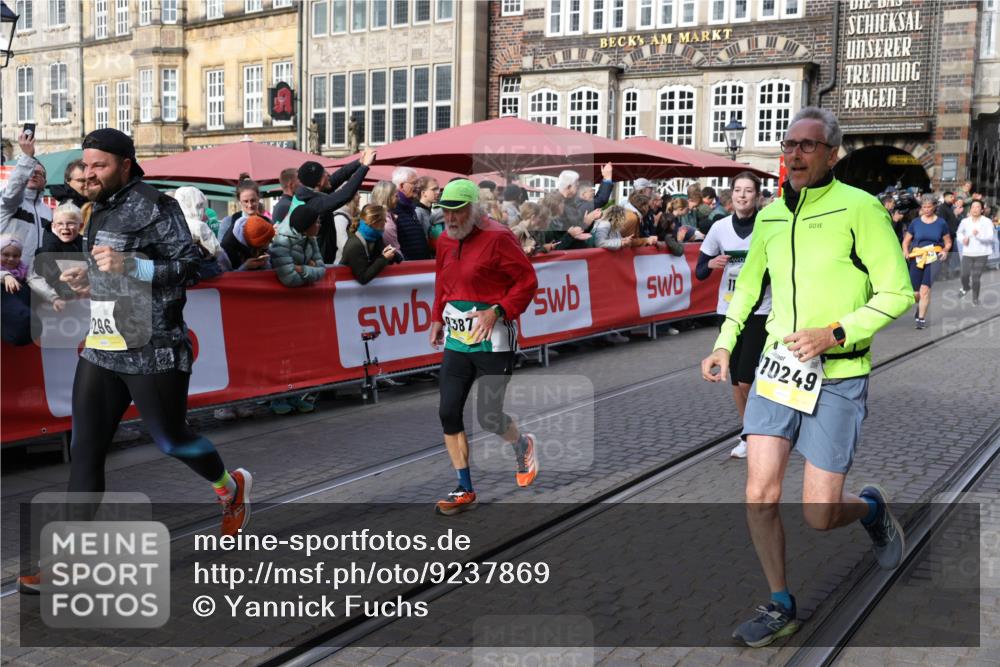 05.10.2025 - 20. swb-Marathon Bremen Yannick Fuchs http://msf.ph/oto/9237869 05.10.2025 11:06:19 Ziel 7979, 9387, 9438, 9712, 9786, 10100, 10101, 10192, 10249, 10462, 10623, 10848, 11065, 11092, 11231, 11296, 11433 meine-sportfotos.de