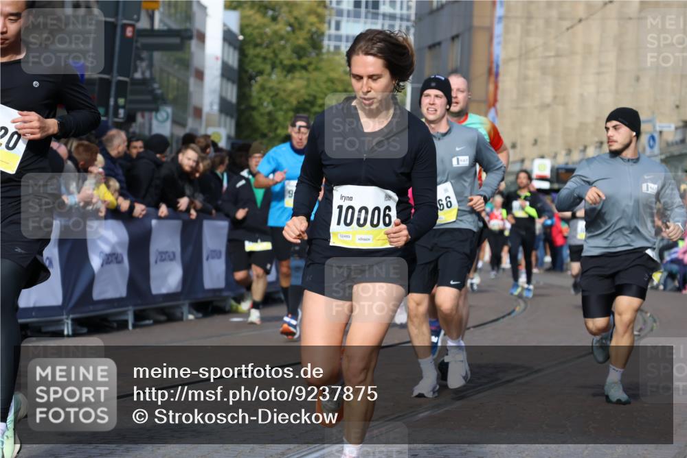 05.10.2025 - 20. swb-Marathon Bremen Strokosch-Dieckow http://msf.ph/oto/9237875 05.10.2025 10:56:09 Ziel 9258, 9811, 9855, 9968, 10006, 10009, 10664, 10989, 10992, 11095, 11364, 11366, 11620, 11630, 11693, 11741 meine-sportfotos.de