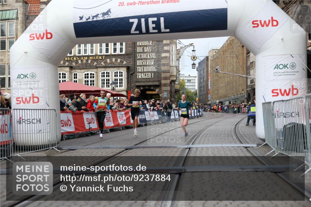 05.10.2025 - 20. swb-Marathon Bremen Yannick Fuchs http://msf.ph/oto/9237884 05.10.2025 10:39:11 Ziel 9403, 10847, 11594 meine-sportfotos.de