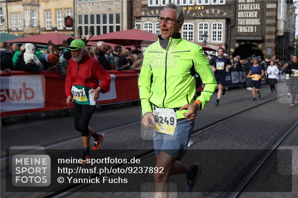 05.10.2025 - 20. swb-Marathon Bremen Yannick Fuchs http://msf.ph/oto/9237892 05.10.2025 11:06:19 Ziel 7979, 9387, 9438, 9712, 9786, 10100, 10101, 10192, 10249, 10462, 10623, 10848, 11065, 11092, 11231, 11296, 11433 meine-sportfotos.de